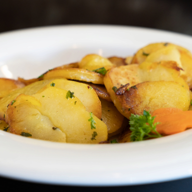 Gebratenes Seehechtfilet mit Kartoffelsalat