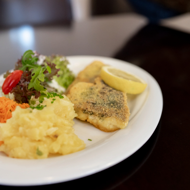 Linsen-Buchweizentaler mit Salat